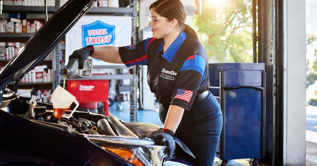 How Much Is an Oil Change at Speedee Cost, Hours, & Coupons